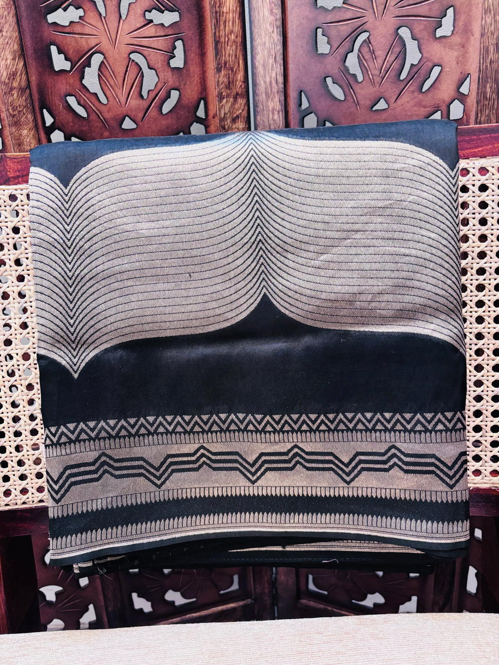 Black Munga Weaves