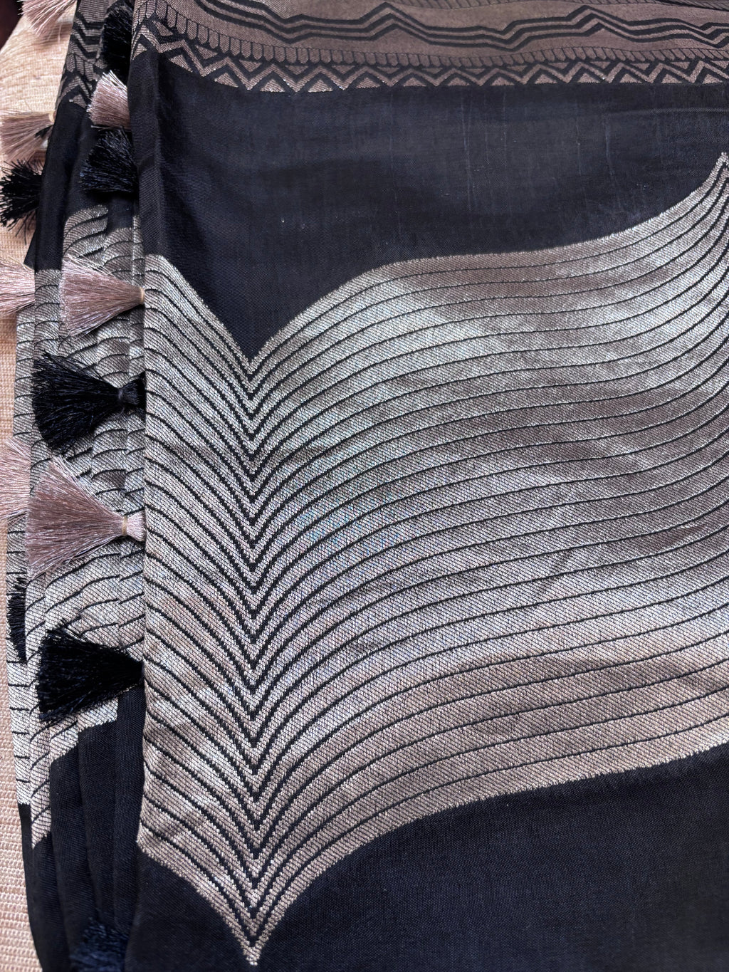Black Munga Weaves