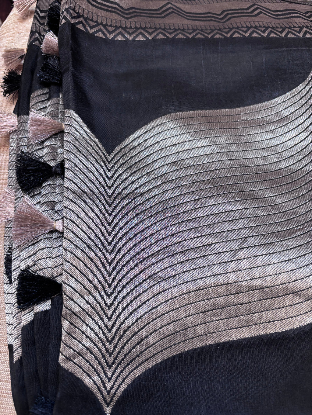 Black Munga Weaves