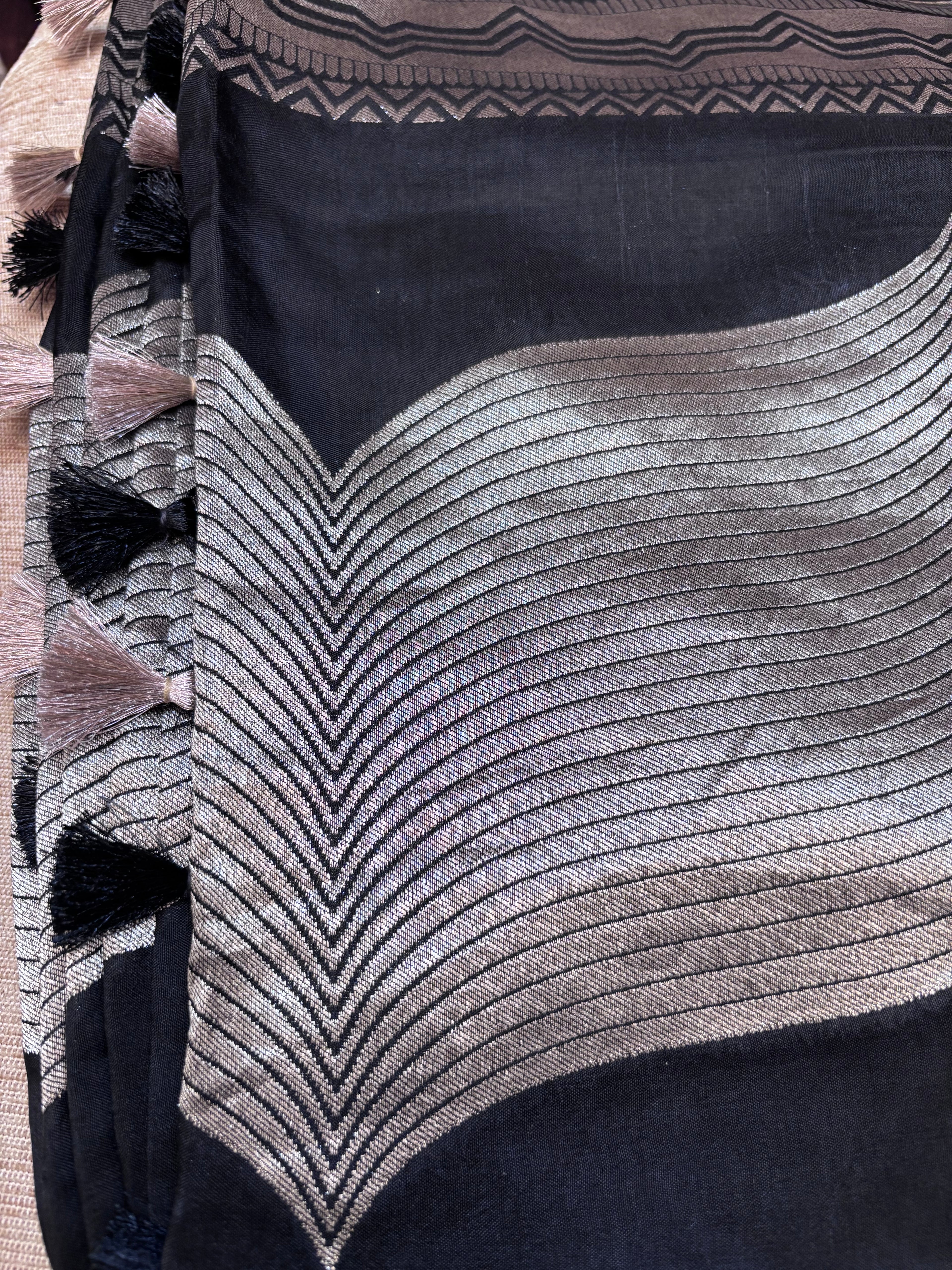 Black Munga Weaves