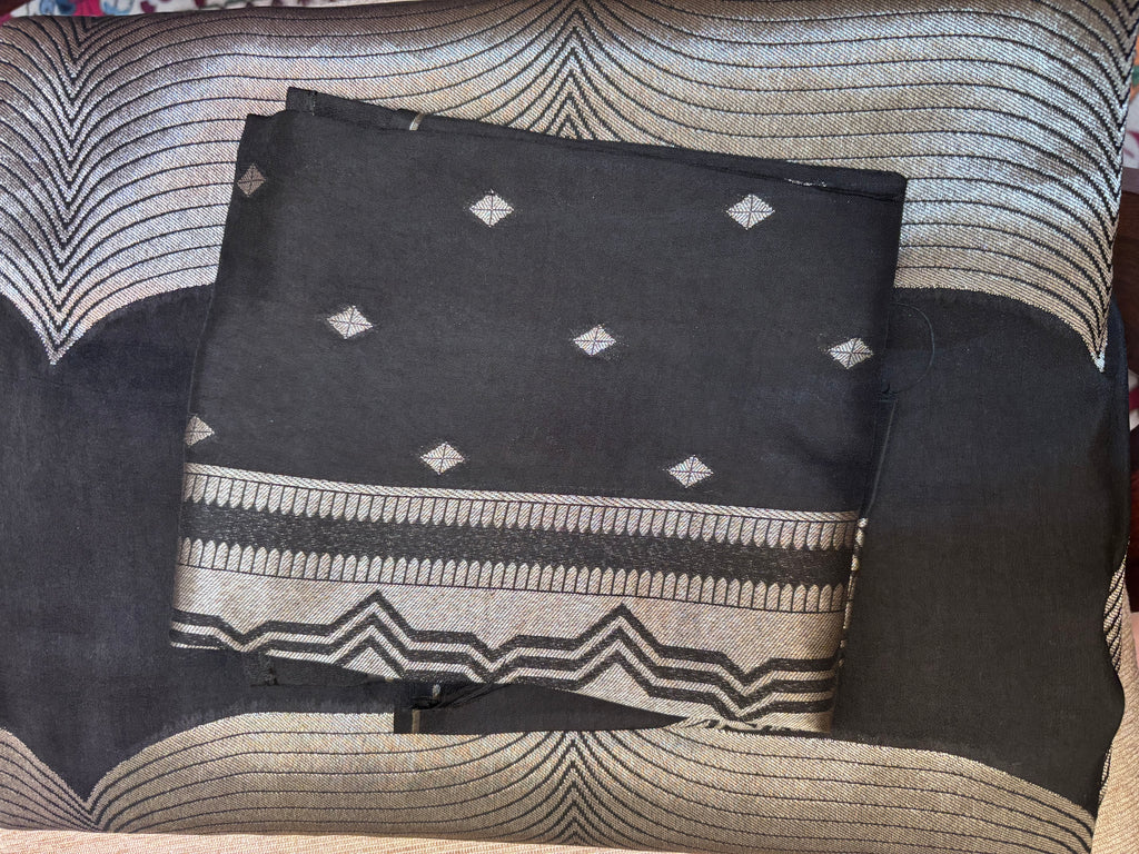 Black Munga Weaves