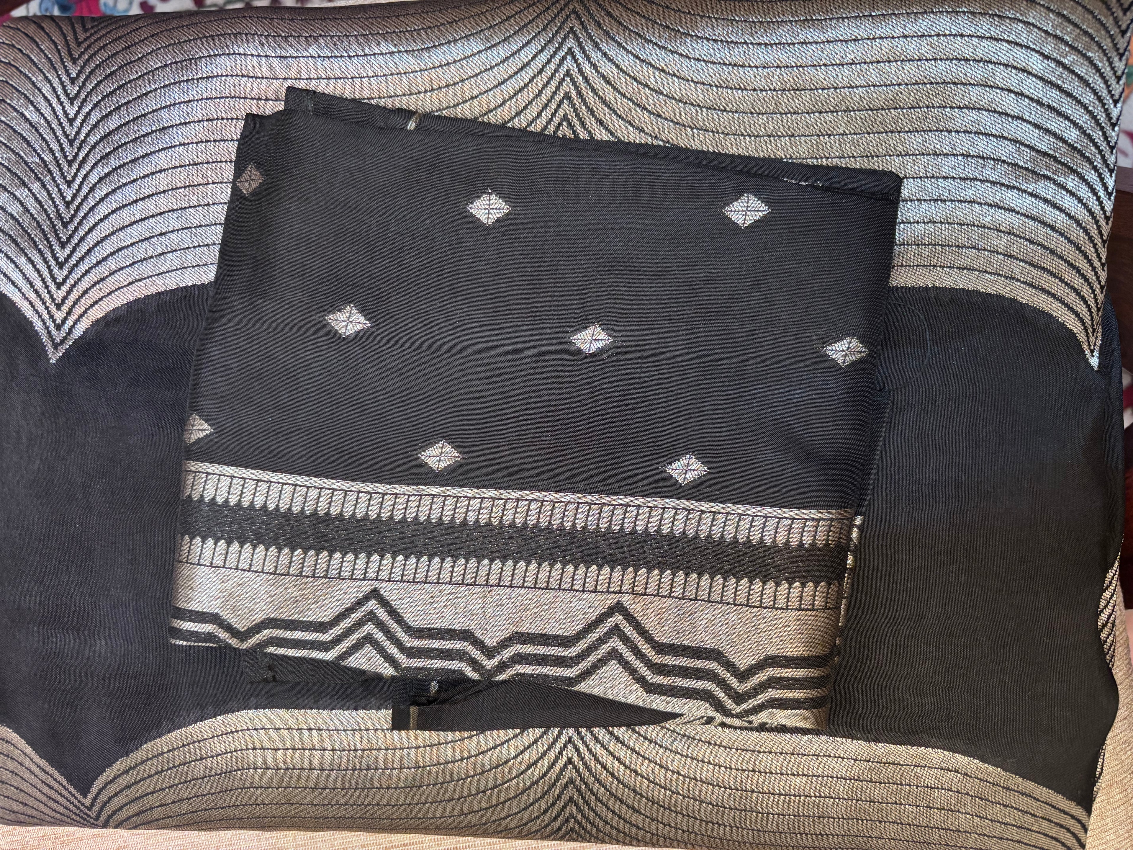 Black Munga Weaves