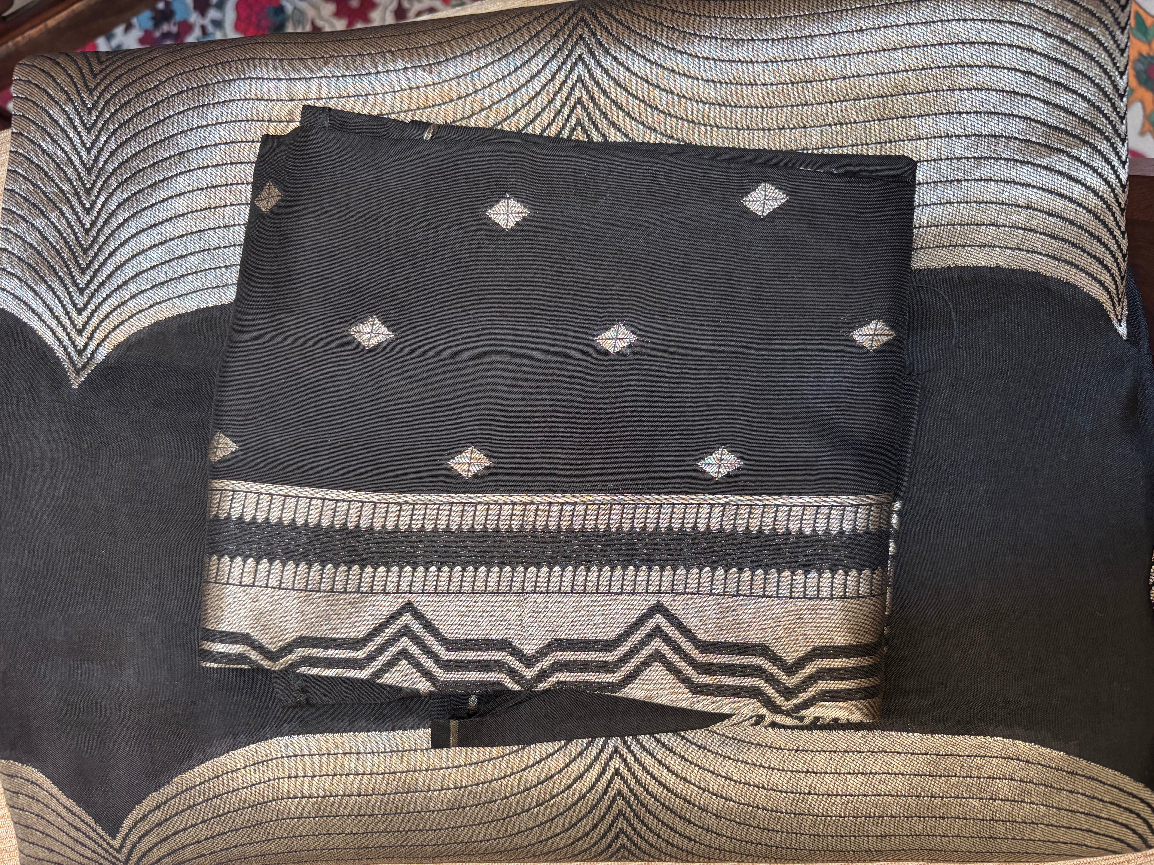 Black Munga Weaves