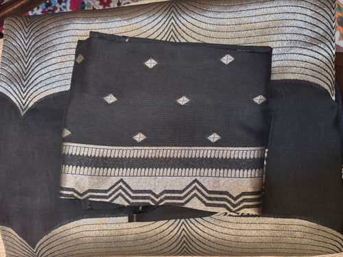 Black Munga Weaves